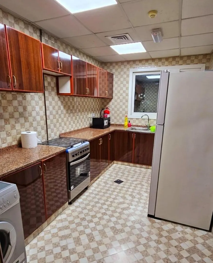 Magnificent 5 Bedroom Apartment Near Al-Khan Beach Sharjah 0*,